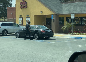 El Pollo Loco outside