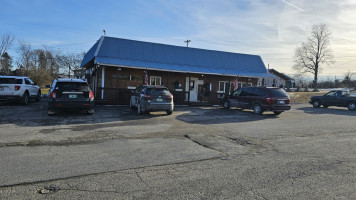 Big Apple Diner outside