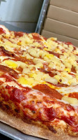 Mamma Mineo's Pizza food