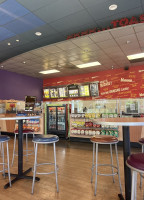 Quiznos inside