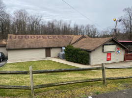 Woodpeckers Pub Grub outside