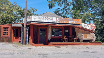 Cook's Lunchroom inside