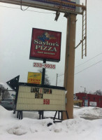 Saylor's Pizza outside