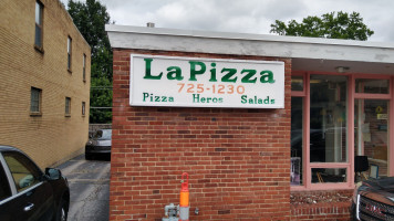 La Pizza food