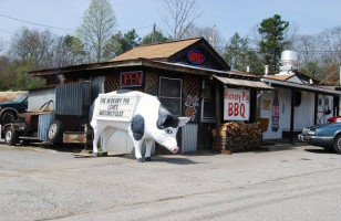 The Hickory Pig outside