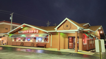 Bandana's -b-q Maryland Heights, inside