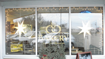 Krown Bakery Eatery outside