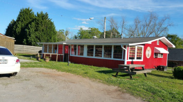 Southside Wings outside