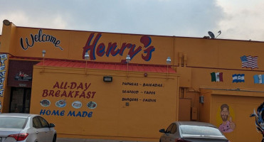 Henrys Mexican outside