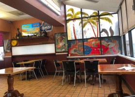 Henrys Mexican inside