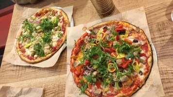 Blaze Pizza food