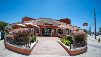 Tacos El Unico Bell outside