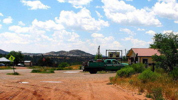 Papa Joes Country Kitchen outside