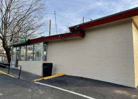 Ezell's Famous Chicken outside