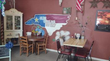 Olde Carolina Eatery inside