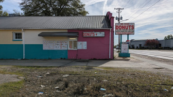 Mr.chans Donuts outside