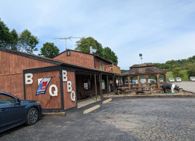 Muddy Creek -b-q outside