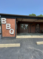 Muddy Creek -b-q outside