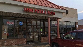 Ledo Pizza food