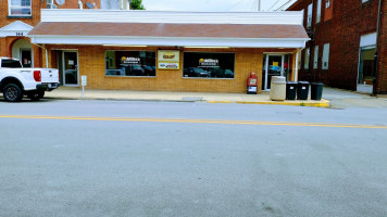 Miller's Hoagies outside