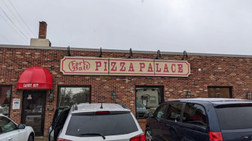 Fort Ball Pizza Palace outside