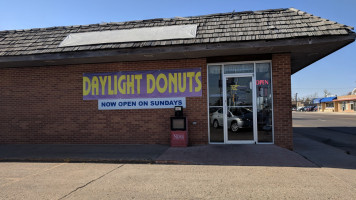 Daylight Donuts Liberal outside