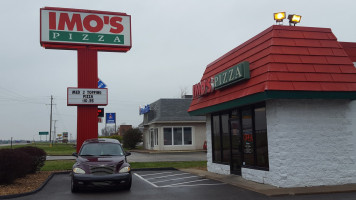 Imo's Pizza outside