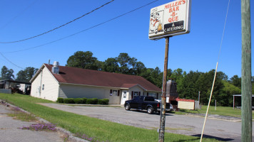 Miller's Barbecue outside