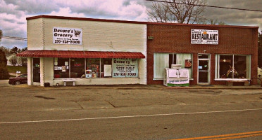 Devores Family And Grocery outside