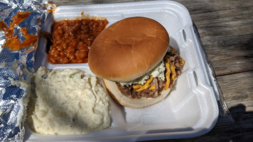 Barnyard Bbq food