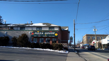 Pizza House inside