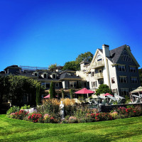 Veranda At Balance Rock Inn outside