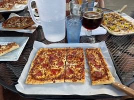 Ziggy's Pizza food