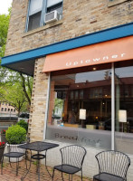 Uptowner Cafe outside