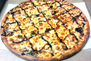 Dina's Pizza food