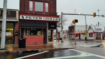 Pete's Grille outside