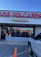 Los Volcanes Mexican outside