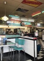 Gunther Toody's Diner inside