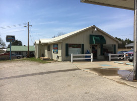 Jen's Diner outside