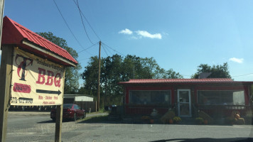 Trisha's Barbecue Catering outside