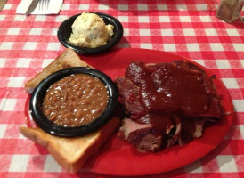 Ted's Smokehouse food