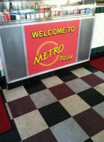 Metro Pizza food