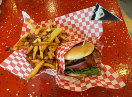 Tommys Burgers Brews food