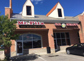 Papa Romano's Pizza Mr. Pita outside