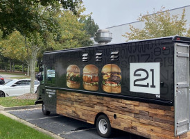 Burger 21 outside