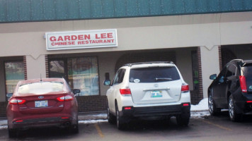 Garden Lee outside