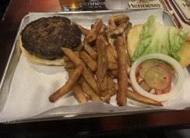 Cutter's Grill food