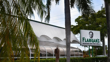 Flanigan's Seafood And Grill outside