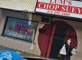 Lum's Chop Suey food