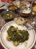 Himalayan Tandoori Curry House food